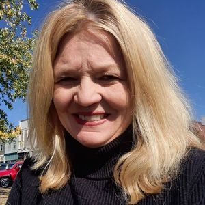 Meet your Posher, Leslie